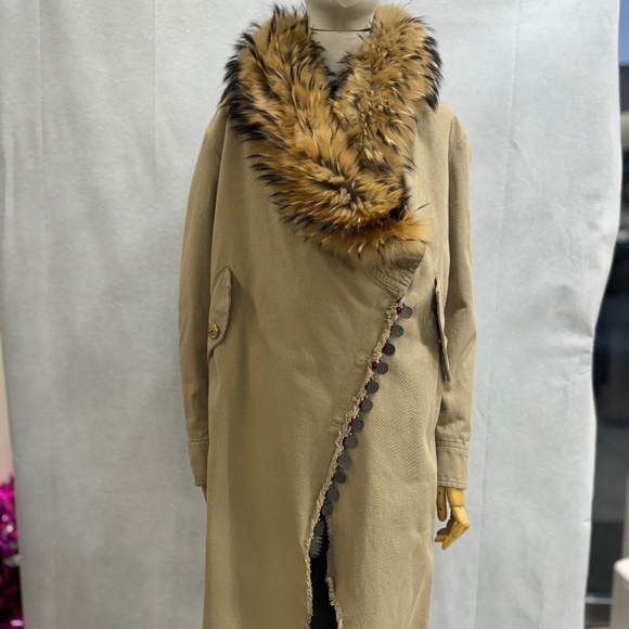 Italian coat with silver fox fur - Picture 1 of 8